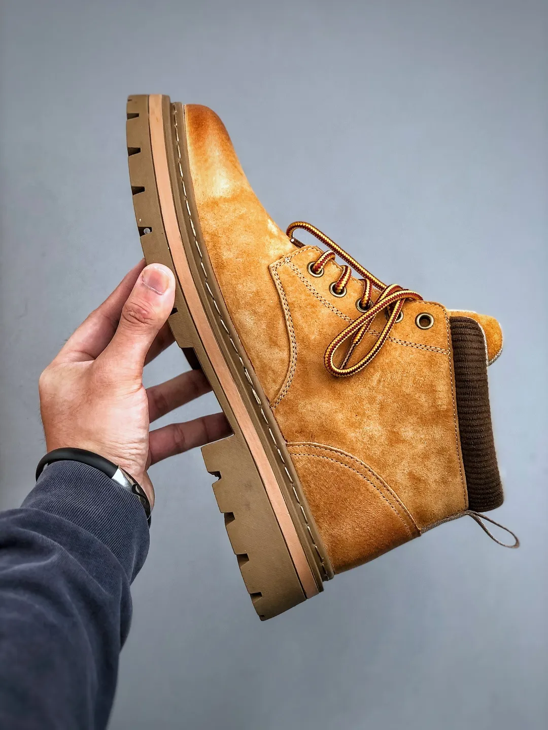 Local 💰560 supports store opening. New goods 🚀 #Timberland Timberland/Timberland classic outdoor casual rhubarb boots series. Guangdong factory quality. Original box and original packaging. The fabric is made of Italian 🇮🇹 top-grade frosted fine-grained cowhide. It is paired with anti-odor and anti-corrosion genuine leather latex insoles to give you a perfect wearing experience. High-quality and durable. A must-have for sportsmen. Specially designed to treat those who are not handsome. High-quality and first-class foot feel. Size: 38-44 (leather shoe size)